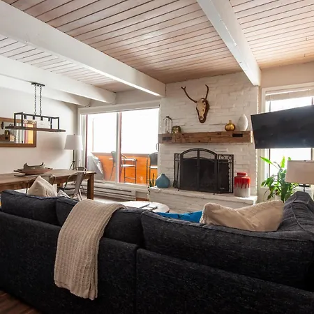 Walk To Town, Hikes, & Ski Lift! Pool & Hot Tubs!